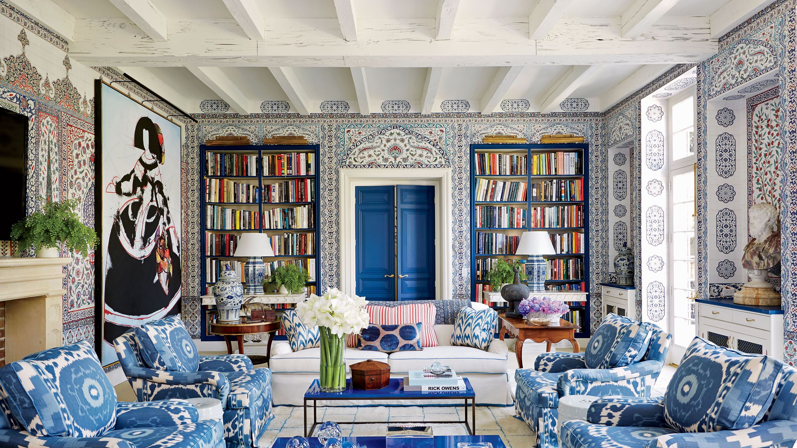 Designer interior with a professionally finished wallpaper wall