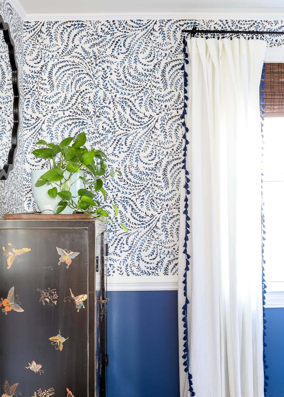Whole-room wallpaper installation in a finished interior